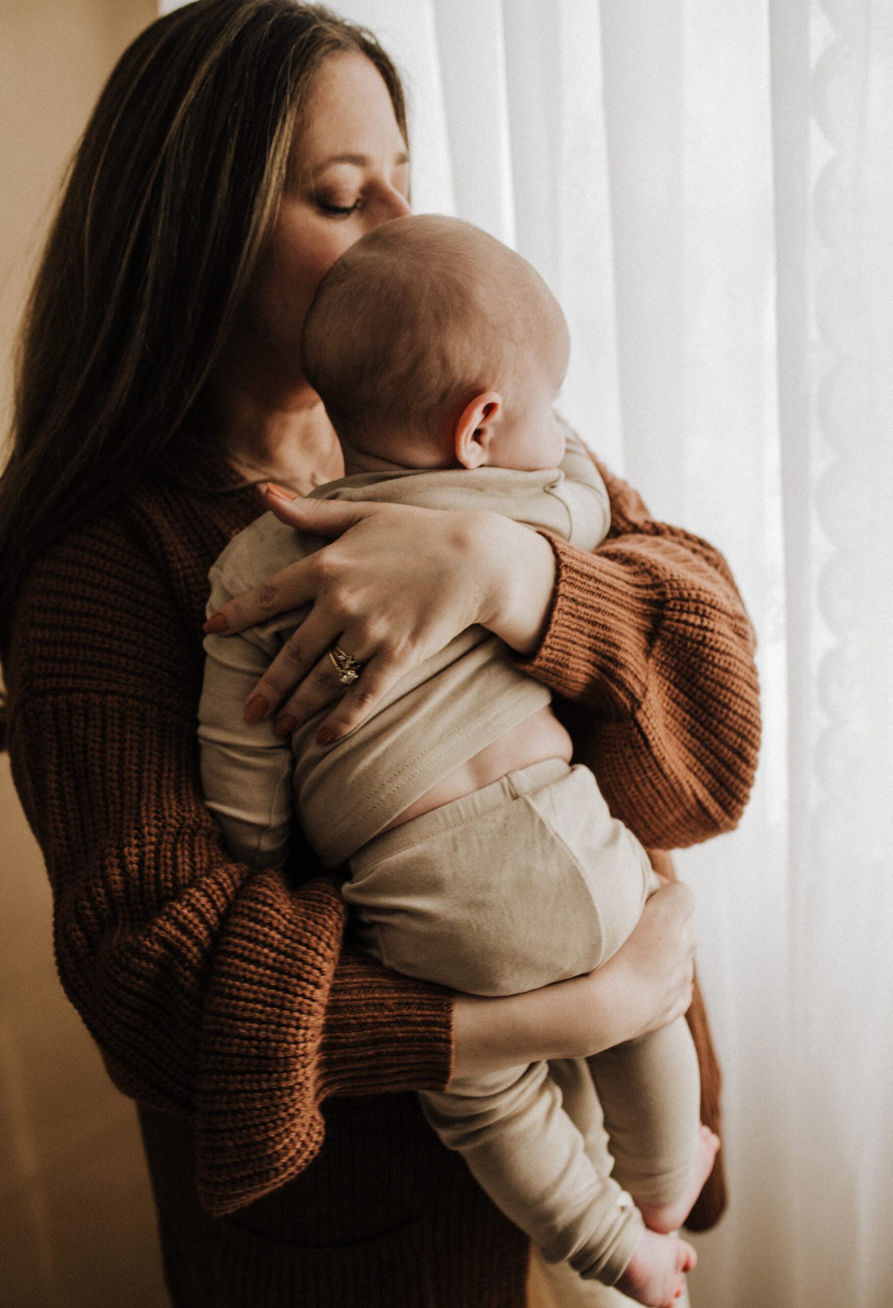 Mom holding baby Morris county